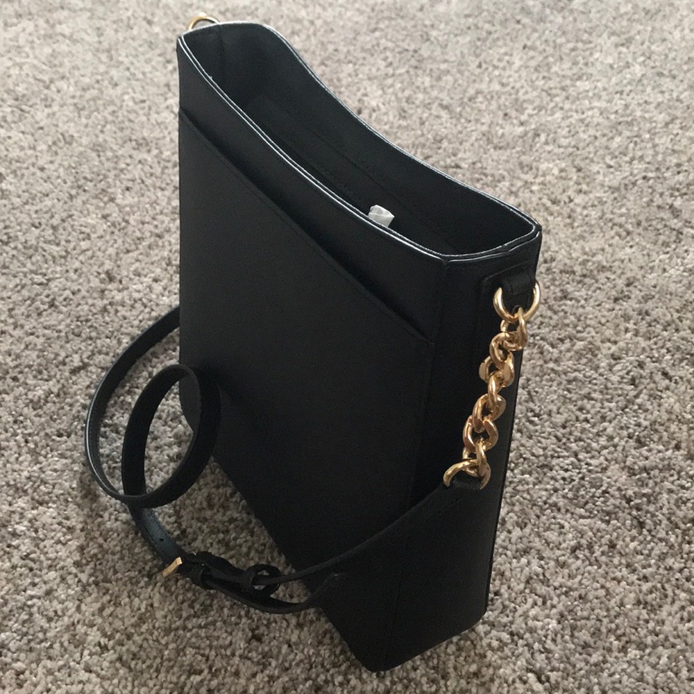 Micheal Kors Messenger Bag - Picture 5 of 8